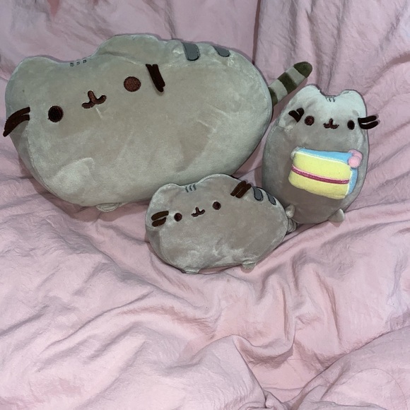 Pusheen plushie bundle - Picture 3 of 4